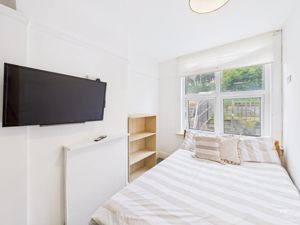 BEDROOM- click for photo gallery